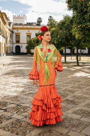 Traje de flamenca naranja lunar negro modelo Lola Colección Errepé
