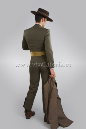 Traje de corto para hombre gabardina verde.Ideal para pelliza serreta