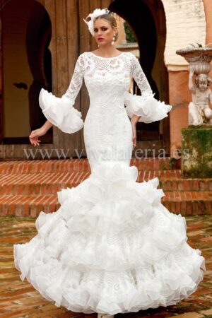 Vestido de flamenca color blanco de Guadalupe Moda Flamenca 