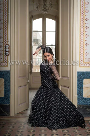 Vestido de baile flamenco negro con lunares blancos modelo Carcans