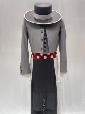 Traje corto modelo Jerez Menorca color gris perla y calzona campera en color gris