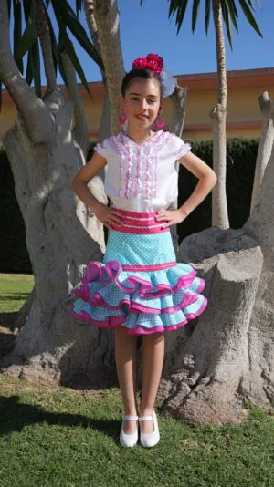 Conjunto corto modelo Dulce para niña blusa, falda y fajín color verde agua