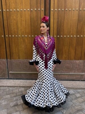 Traje de Flamenca Económico – Emperatriz Blanco Lunar Negro | Colección Viva la Feria 2025